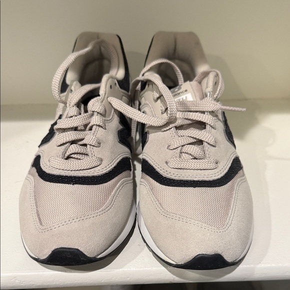 New Balance Women's Black and Cream Sneakers - Picture 3 of 5